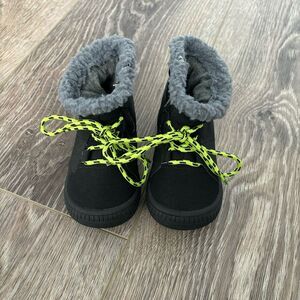 Oomphies - Ryland Toddler Boys Winter Boot - Size 8 - Black boot with neon laces